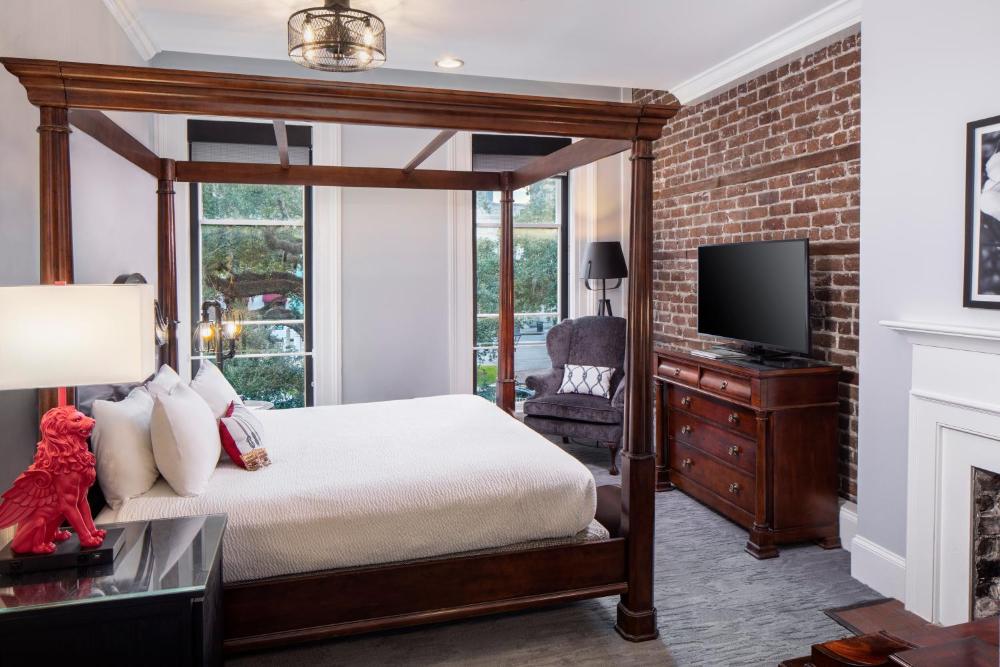 Queen Room with Two Queen Beds - City View interior
